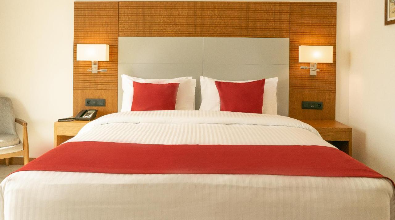 Star Land Hotel Bastos Yaoundé Dış mekan fotoğraf