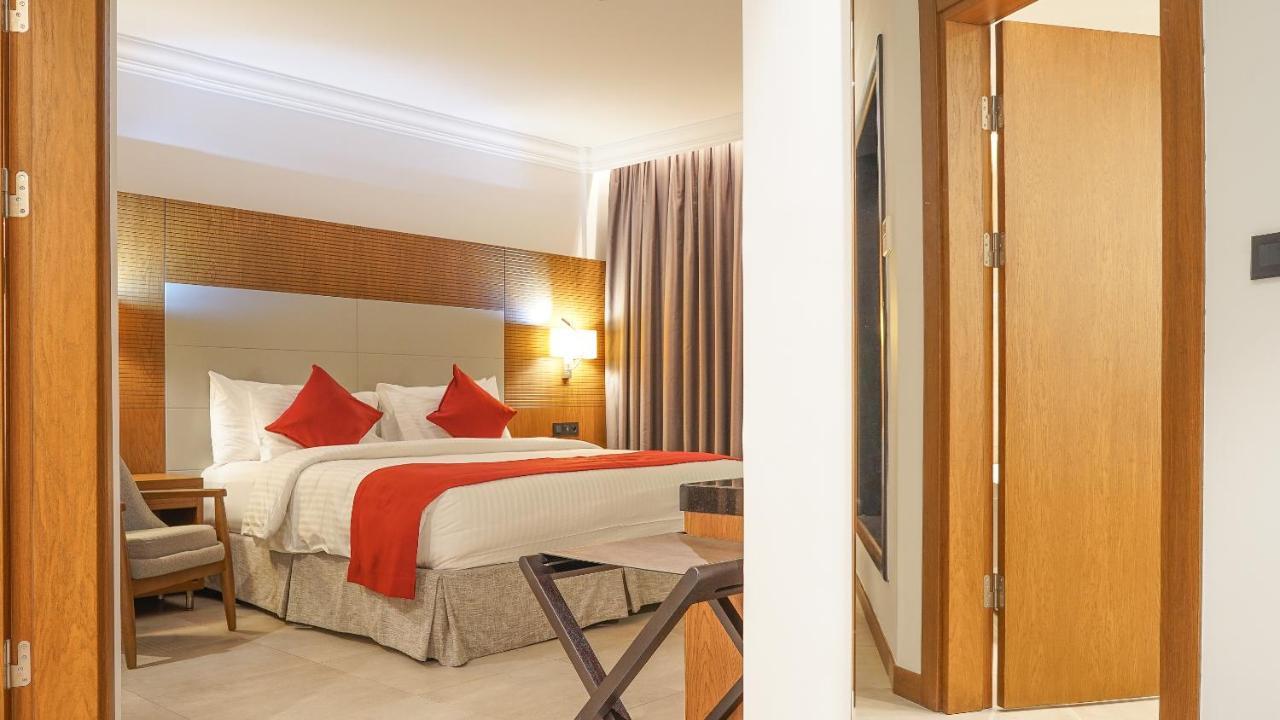 Star Land Hotel Bastos Yaoundé Dış mekan fotoğraf