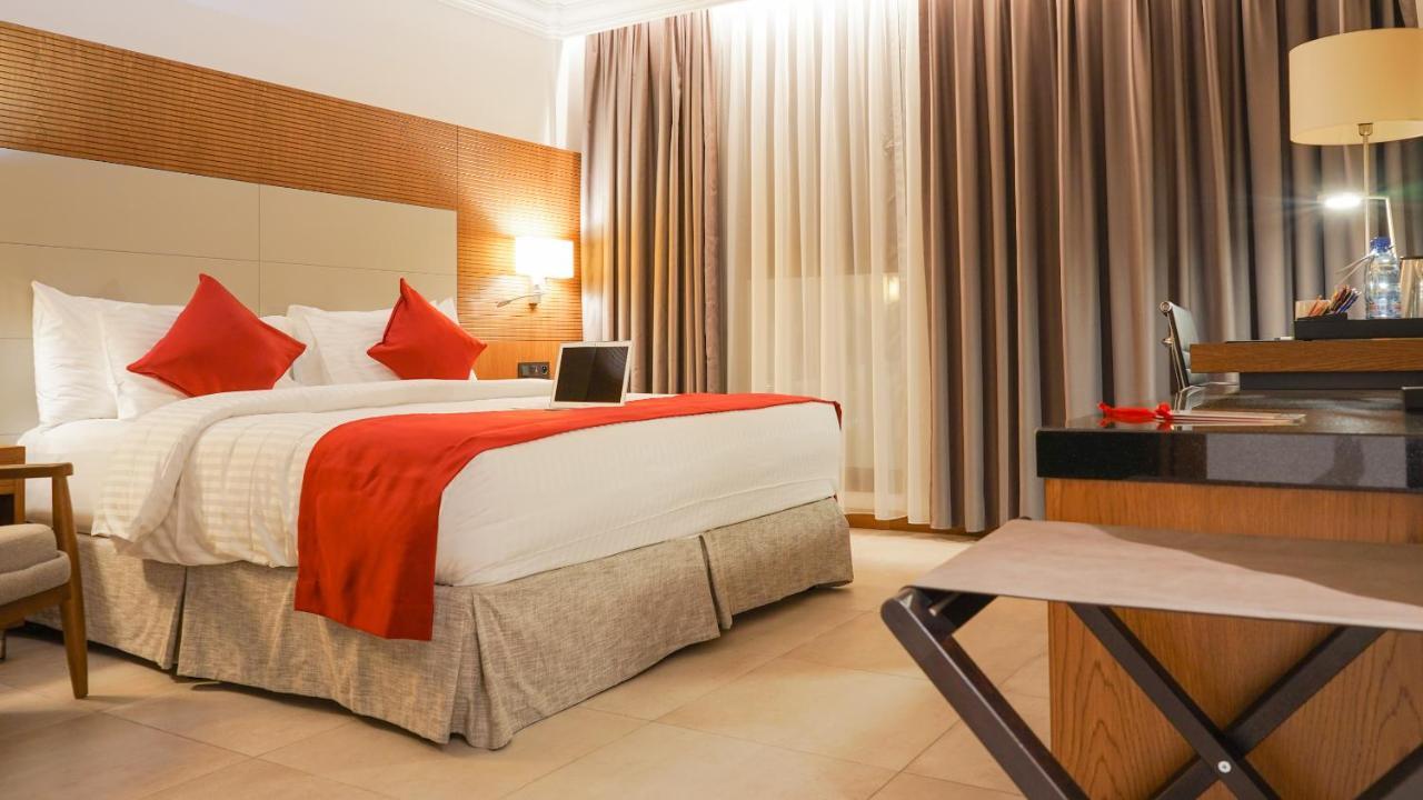 Star Land Hotel Bastos Yaoundé Dış mekan fotoğraf