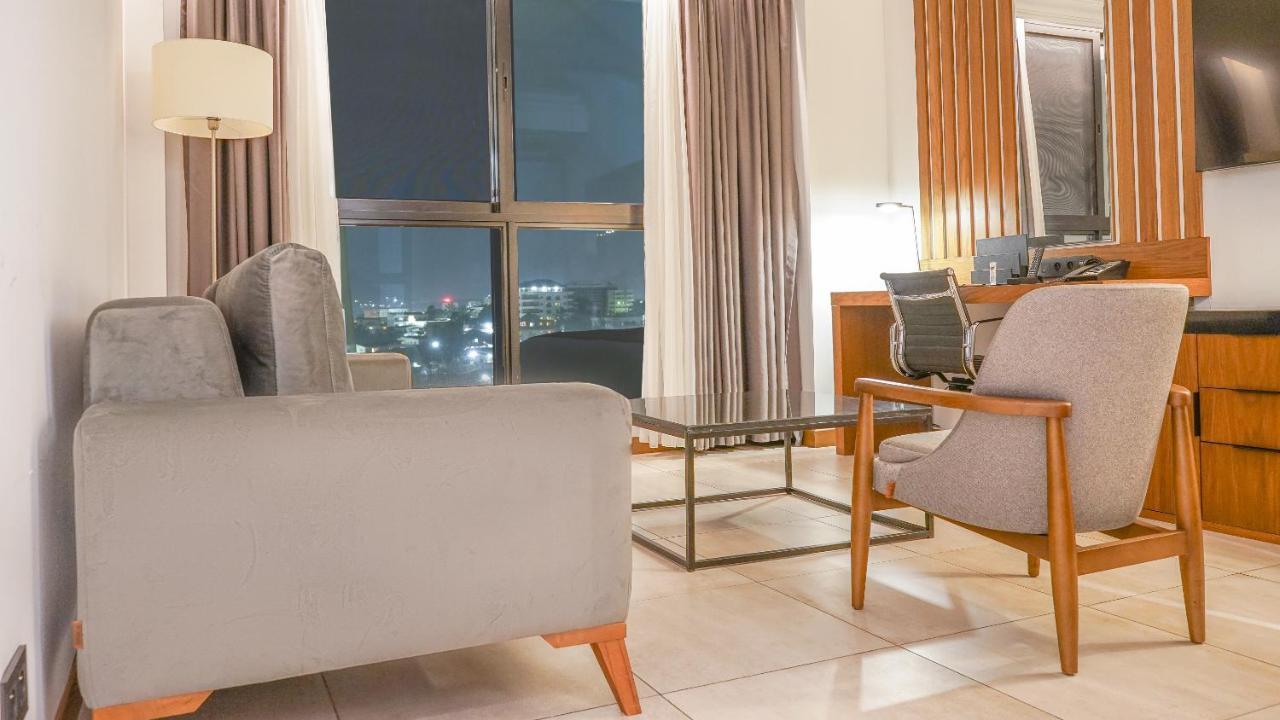 Star Land Hotel Bastos Yaoundé Dış mekan fotoğraf