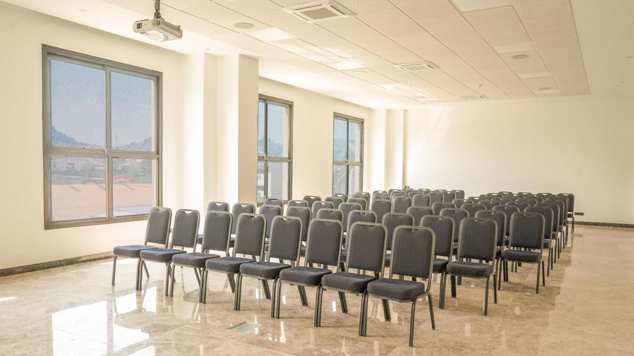 Star Land Hotel Bastos Yaoundé Dış mekan fotoğraf