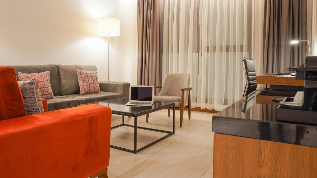 Star Land Hotel Bastos Yaoundé Dış mekan fotoğraf