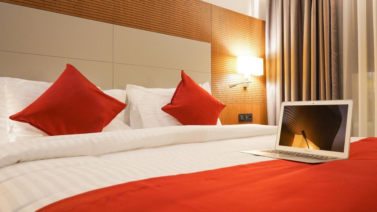 Star Land Hotel Bastos Yaoundé Dış mekan fotoğraf
