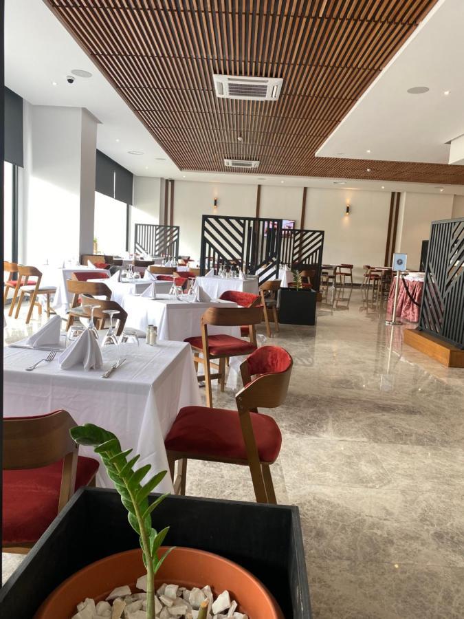 Star Land Hotel Bastos Yaoundé Dış mekan fotoğraf