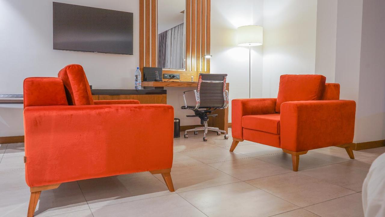 Star Land Hotel Bastos Yaoundé Dış mekan fotoğraf