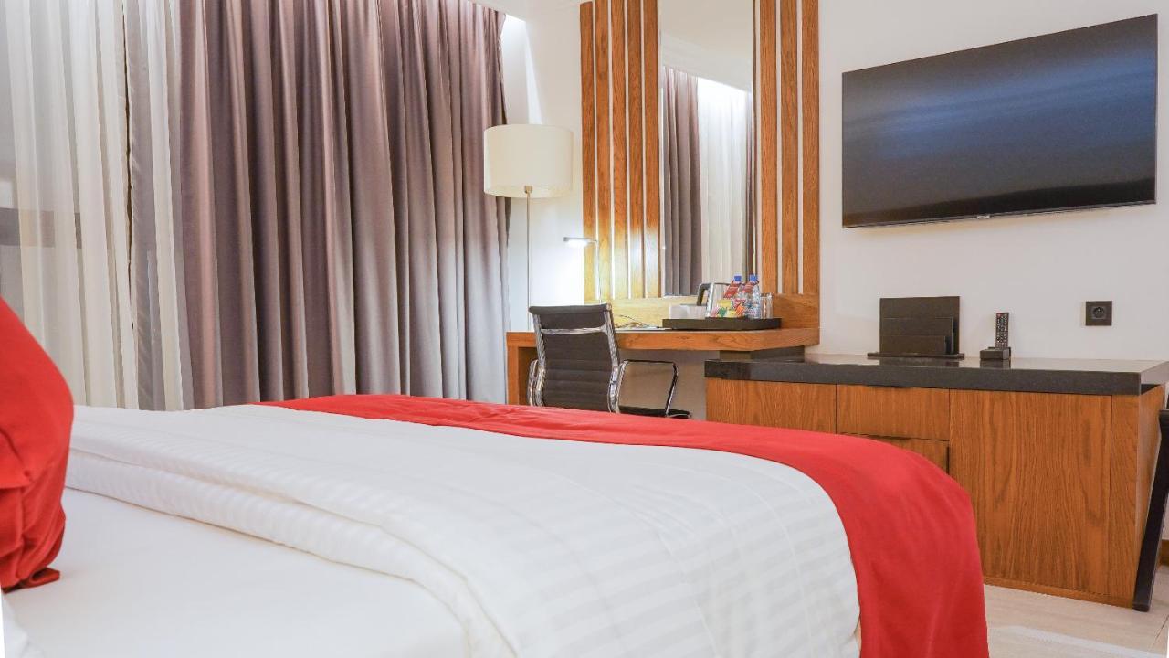 Star Land Hotel Bastos Yaoundé Dış mekan fotoğraf