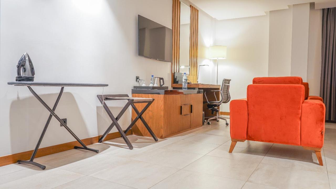 Star Land Hotel Bastos Yaoundé Dış mekan fotoğraf